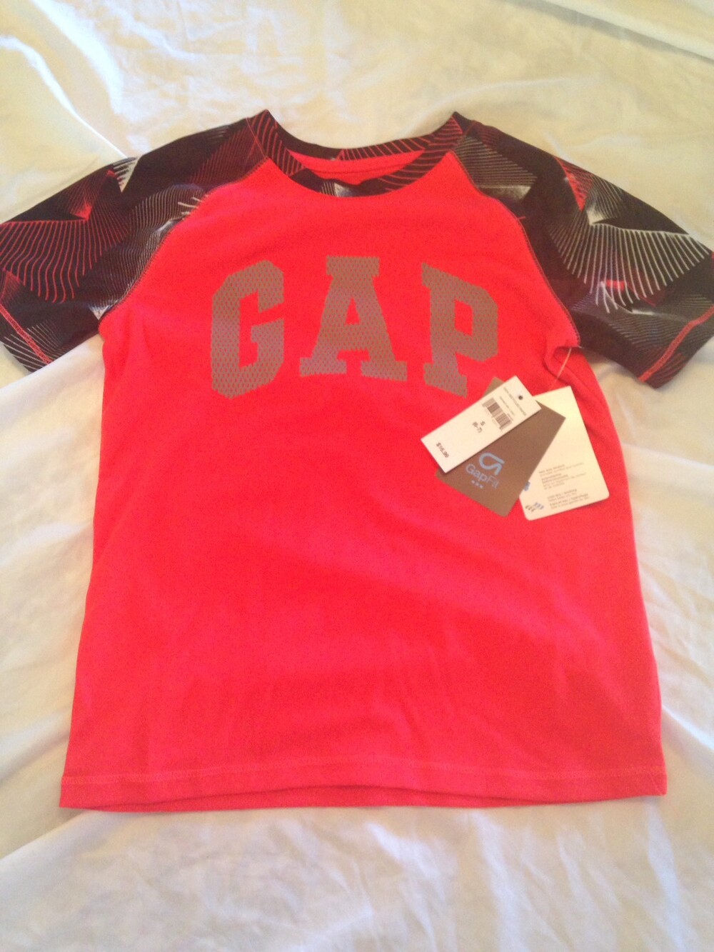 Boy's Gap Fit Shirt Small (6-7) Graphic T Shirt NWT